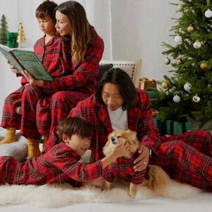 bee & willow Christmas pajamas kids size 8-10 Medium red green plaid